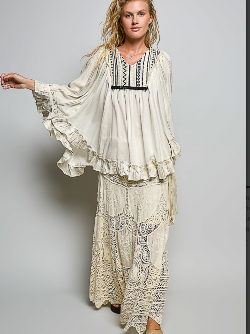 🎉 POL “ CYNTHIA “ POL PONCHO SYTLE TOP WITH EMBROIDERY DETAIL 26 - Picture 3 of 9